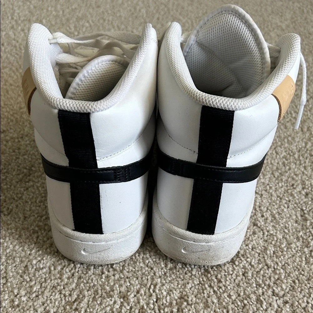Nike Men's White and Black Sneakers